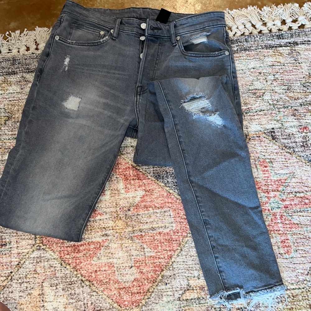 Men’s ripped jeans